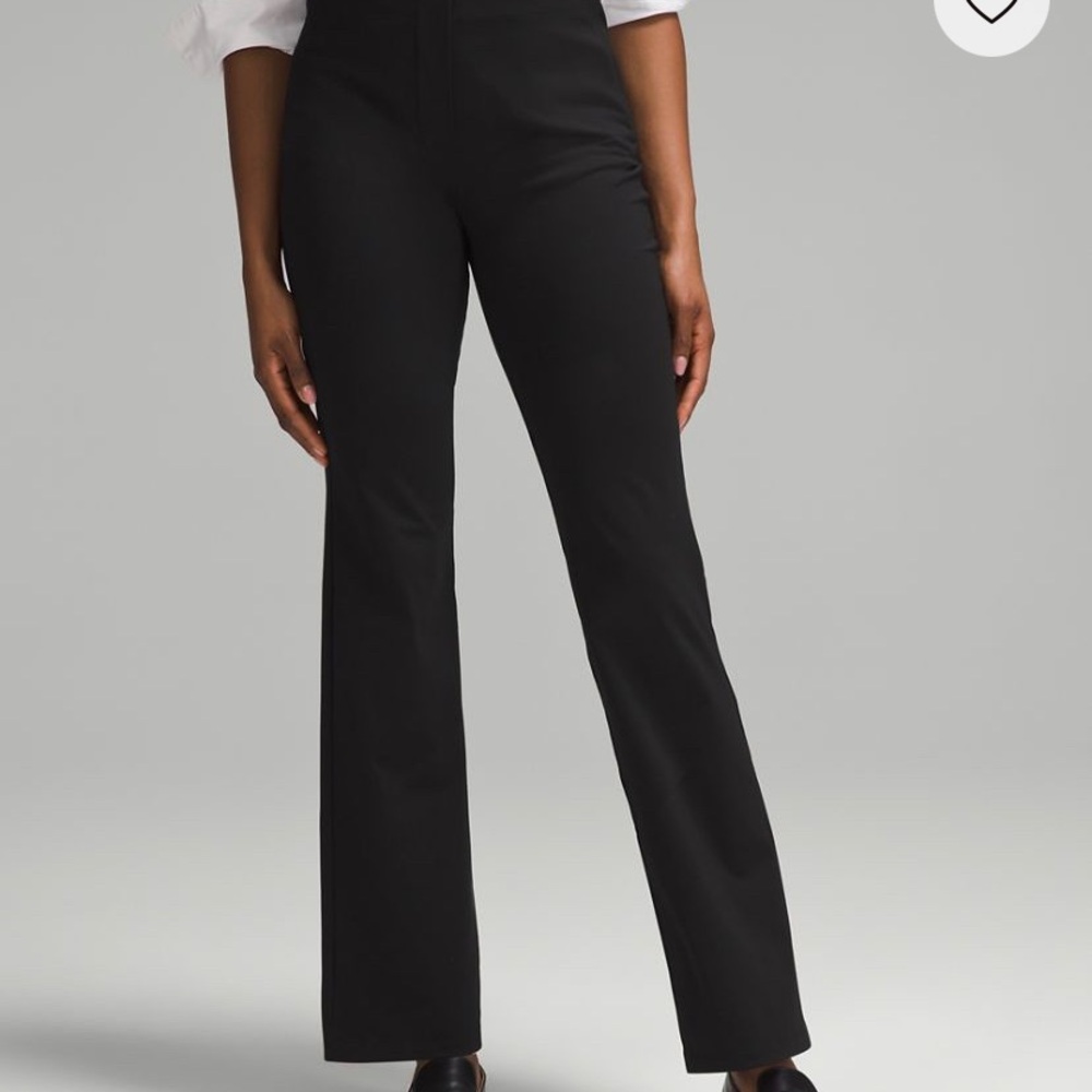 Lululemon Smooth Fit Pull-On High-Rise Pant
Black size 4
